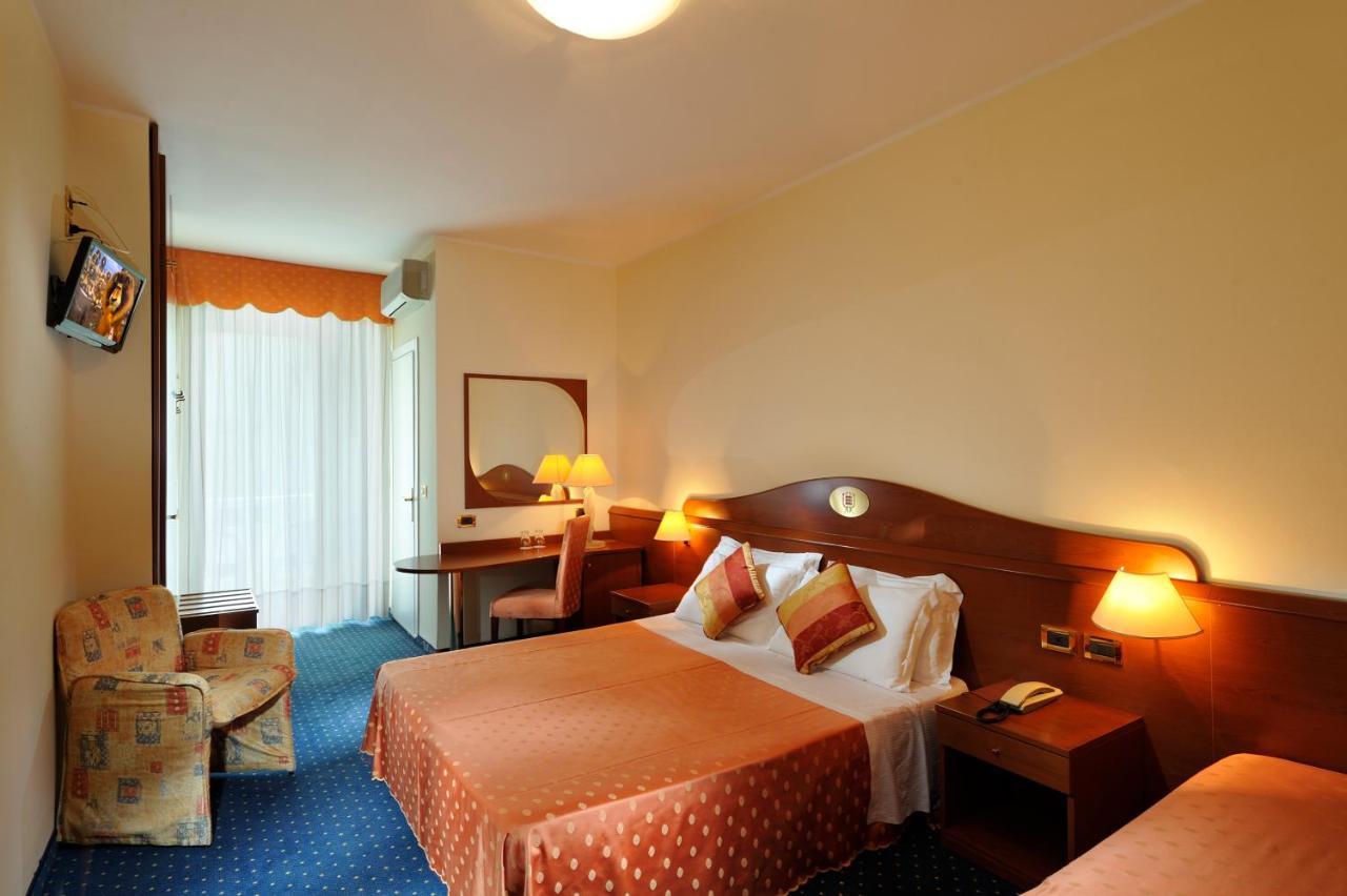 Hotel Montecarlo บิบิโอเน ภายนอก รูปภาพ